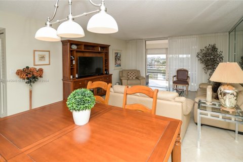 Condo in Dania Beach, Florida, 2 bedrooms  № 1328715 - photo 8