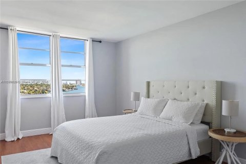 Copropriété à vendre à Miami Beach, Floride: 2 chambres, 123.19 m2 № 1332612 - photo 7