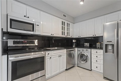 Condominio en venta en Miami Beach, Florida, 2 dormitorios, 123.19 m2 № 1332612 - foto 10