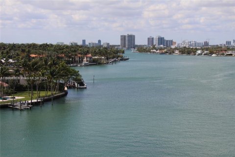 Condominio en venta en Miami Beach, Florida, 2 dormitorios, 123.19 m2 № 1332612 - foto 12