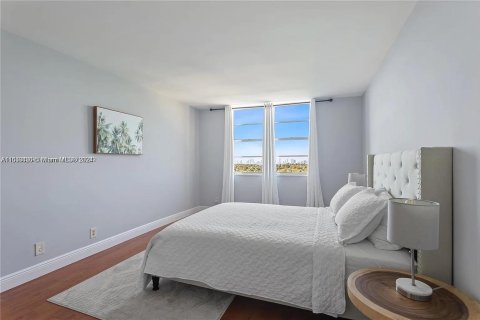 Condo in Miami Beach, Florida, 2 bedrooms  № 1332612 - photo 6