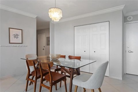 Condominio en venta en Miami Beach, Florida, 2 dormitorios, 123.19 m2 № 1332612 - foto 11