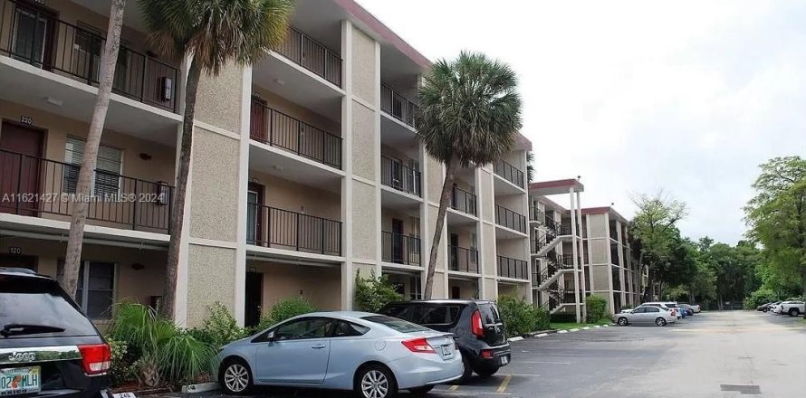 Condo in Lauderdale Lakes, Florida, 1 bedroom  № 1242311