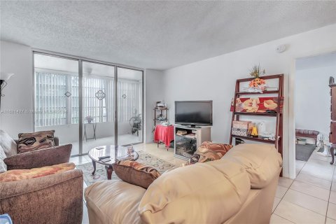 Copropriété à vendre à Lauderdale Lakes, Floride: 1 chambre, 65.5 m2 № 1242311 - photo 9