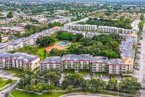 Condo in Lauderdale Lakes, Florida, 1 bedroom  № 1242311 - photo 17