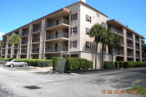 Copropriété à vendre à Lauderdale Lakes, Floride: 1 chambre, 65.5 m2 № 1242311 - photo 2