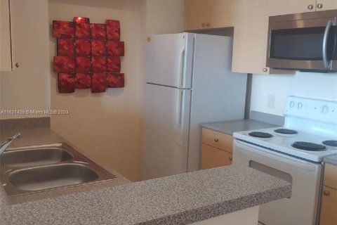 Condo in Hollywood, Florida, 1 bedroom  № 1242312 - photo 1