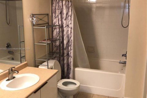 Condo in Hollywood, Florida, 1 bedroom  № 1242312 - photo 8