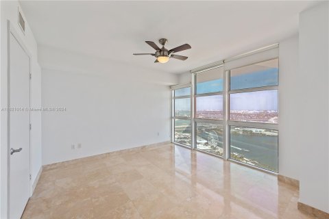 Condo in Miami, Florida, 2 bedrooms  № 1242360 - photo 17