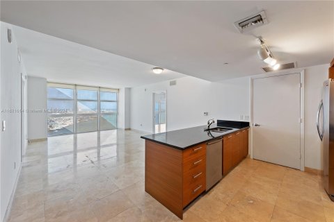 Condo in Miami, Florida, 2 bedrooms  № 1242360 - photo 8