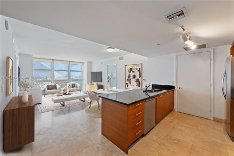 Condo in Miami, Florida, 2 bedrooms  № 1242360 - photo 2