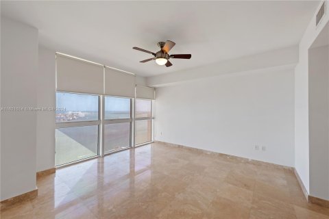 Condo in Miami, Florida, 2 bedrooms  № 1242360 - photo 15