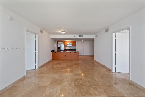 Condo in Miami, Florida, 2 bedrooms  № 1242360 - photo 11