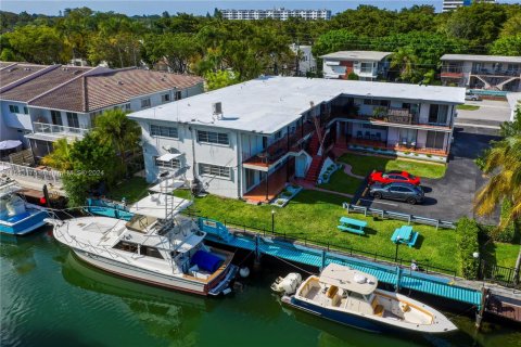 Immobilier commercial à vendre à Miami Shores, Floride № 1073144 - photo 1