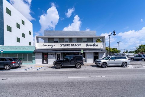 Commercial property in Miami, Florida № 1073145 - photo 1