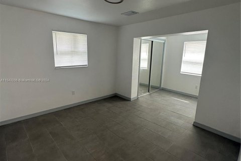 Casa en venta en North Miami Beach, Florida, 3 dormitorios, 98.1 m2 № 1047088 - foto 8