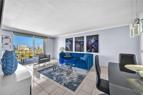 Condo in Miami Beach, Florida, 1 bedroom  № 1272647 - photo 8