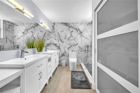 Condo in Miami Beach, Florida, 1 bedroom  № 1272647 - photo 20