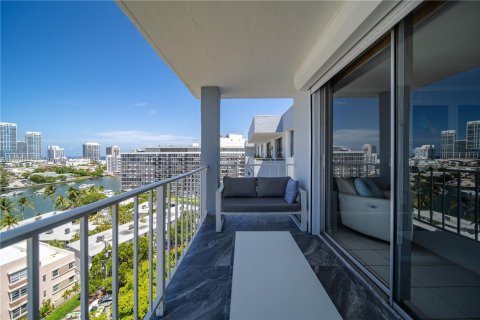 Condo in Miami Beach, Florida, 1 bedroom  № 1272647 - photo 24