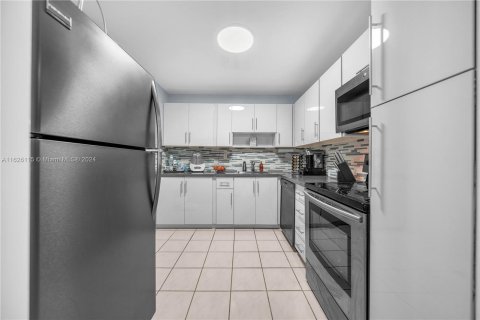 Condo in Miami Beach, Florida, 1 bedroom  № 1272647 - photo 5