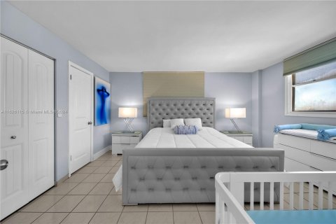 Condo in Miami Beach, Florida, 1 bedroom  № 1272647 - photo 15