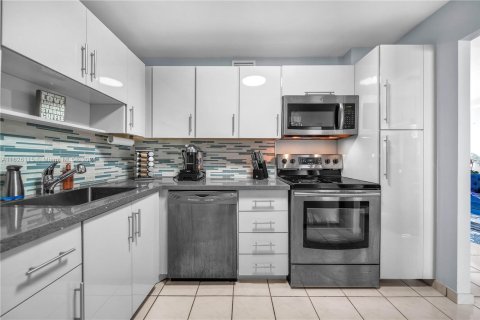 Condo in Miami Beach, Florida, 1 bedroom  № 1272647 - photo 7