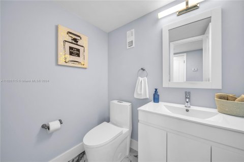 Condo in Miami Beach, Florida, 1 bedroom  № 1272647 - photo 13