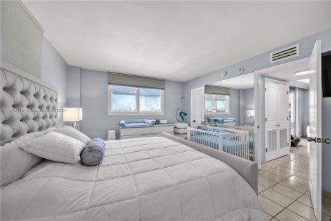 Condo in Miami Beach, Florida, 1 bedroom  № 1272647 - photo 18