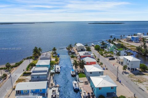 House in Big Pine Key, Florida 3 bedrooms, 106.84 sq.m. № 1272746 - photo 4