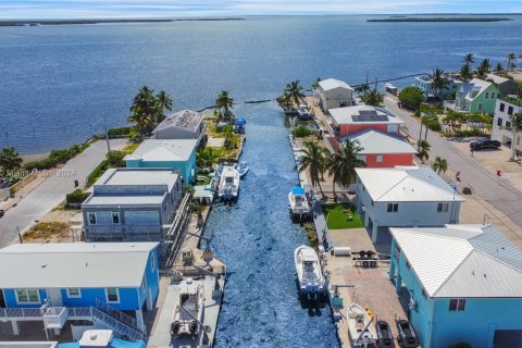 House in Big Pine Key, Florida 3 bedrooms, 106.84 sq.m. № 1272746 - photo 1