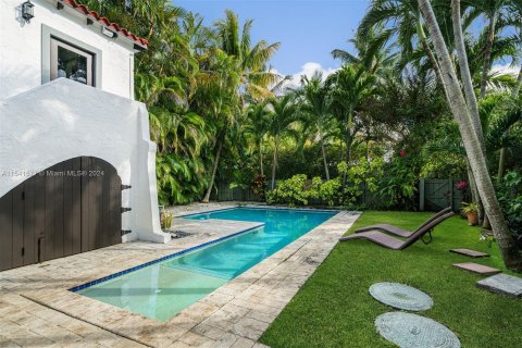 House in Miami Shores, Florida 3 bedrooms, 155.43 sq.m. № 1058397 - photo 20