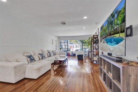 Casa en venta en Hollywood, Florida, 3 dormitorios, 153.29 m2 № 1384596 - foto 5