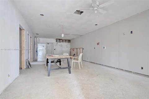 Commercial property in Fort Lauderdale, Florida 265.7 sq.m. № 1206486 - photo 21