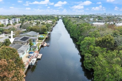 House in Oakland Park, Florida 3 bedrooms, 196.3 sq.m. № 1022396 - photo 11