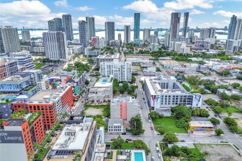 Propiedad comercial en venta en Miami, Florida № 1236738 - foto 4