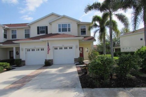 Townhouse in North Port, Florida 3 bedrooms, 148.64 sq.m. № 1064671 - photo 1