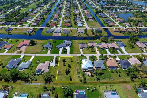 Terreno en venta en Rotonda, Florida № 1064670 - foto 2