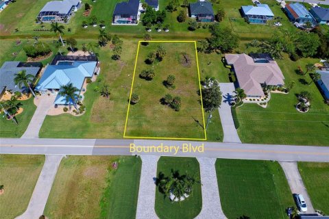 Terreno en venta en Rotonda, Florida № 1064670 - foto 1