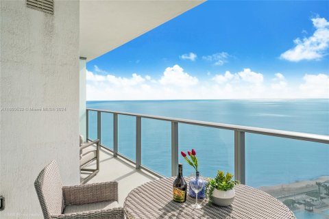 Condo in Hollywood, Florida, 1 bedroom  № 1222141 - photo 2