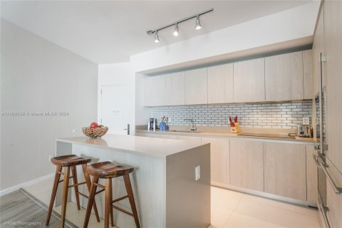 Condominio en venta en Hollywood, Florida, 1 dormitorio, 78.13 m2 № 1222141 - foto 9