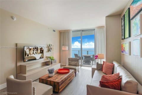 Condominio en venta en Hollywood, Florida, 1 dormitorio, 78.13 m2 № 1222141 - foto 3