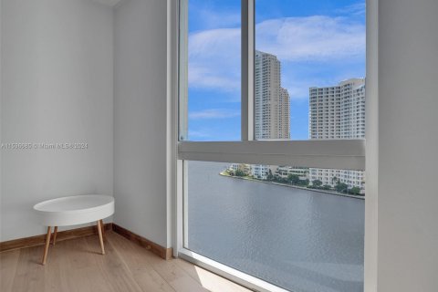 Condo in Miami, Florida, 3 bedrooms  № 1019788 - photo 21