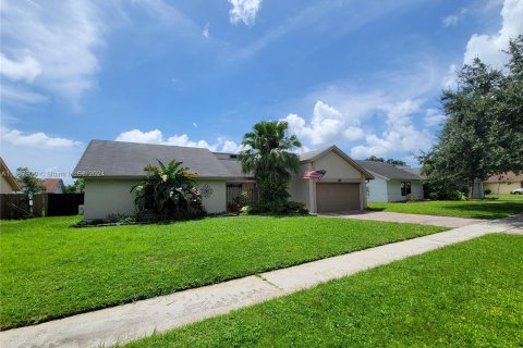 Villa ou maison à vendre à Lauderhill, Floride: 4 chambres, 176.79 m2 № 1359053 - photo 1