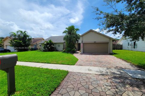 House in Lauderhill, Florida 4 bedrooms, 176.79 sq.m. № 1359053 - photo 2