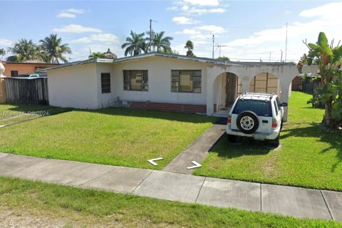 House in Miami, Florida 3 bedrooms, 144.56 sq.m. № 1330871 - photo 1