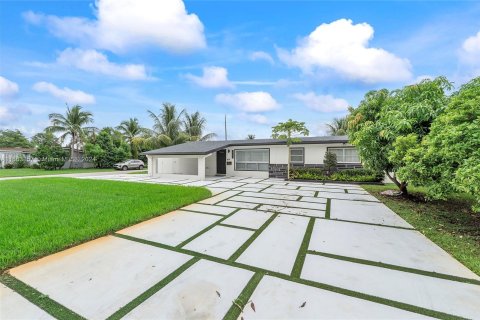 House in Miramar, Florida 3 bedrooms, 123.37 sq.m. № 1372891 - photo 28