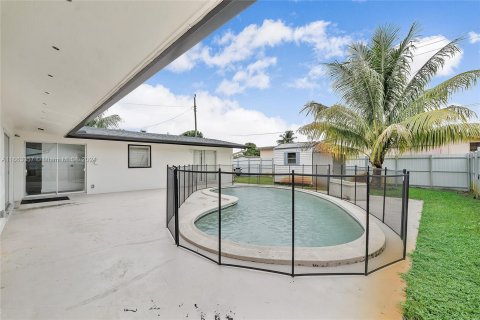 House in Miramar, Florida 3 bedrooms, 123.37 sq.m. № 1372891 - photo 30