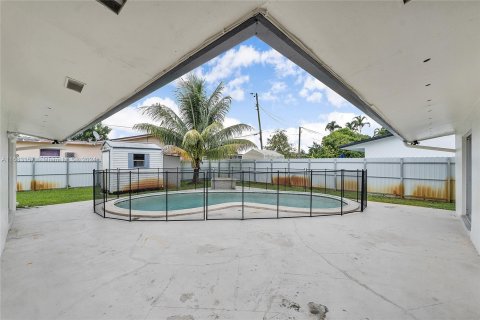 House in Miramar, Florida 3 bedrooms, 123.37 sq.m. № 1372891 - photo 29