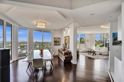 Condo in Aventura, Florida, 5 bedrooms  № 1372851 - photo 16