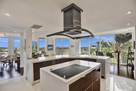 Copropriété à vendre à Aventura, Floride: 5 chambres, 387.31 m2 № 1372851 - photo 1